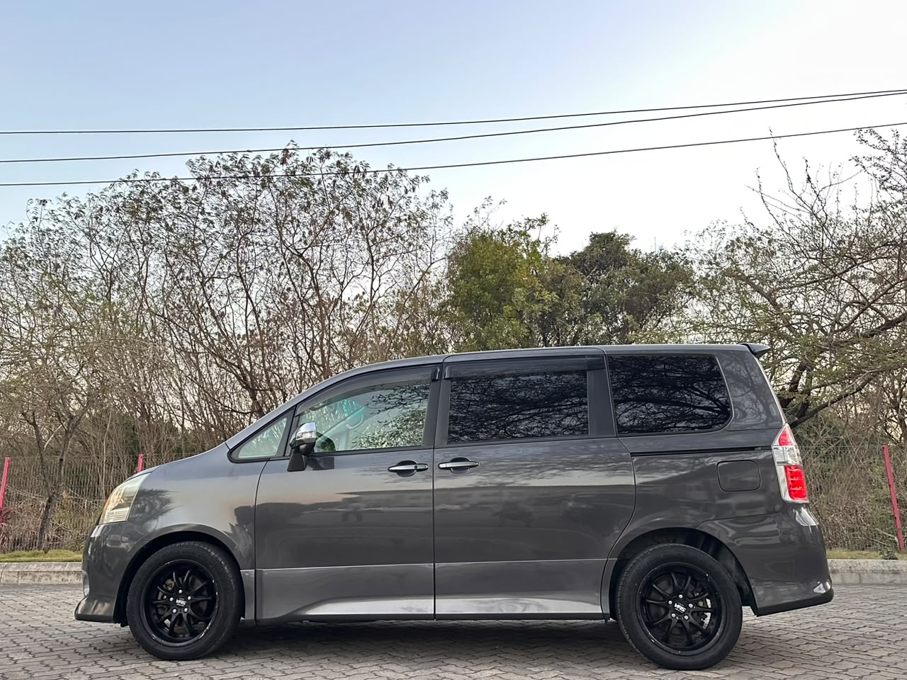 TOYOTA NOAH NEW thumbnail 10